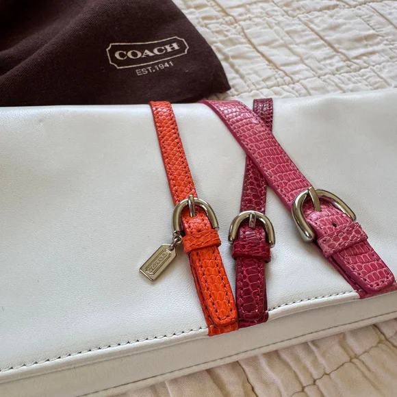 RARE Coach Wristlet Made From Exotic Genuine Lizard and Lamb Nappa - Picture 2 of 11